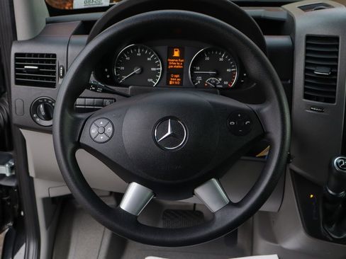 Used 2018 Mercedes-Benz Sprinter 2500 image 21