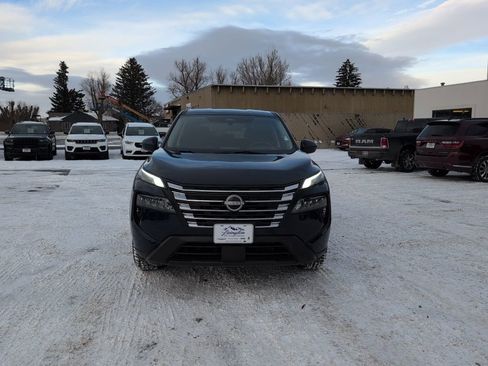 Used 2025 Nissan Rogue SV image 3