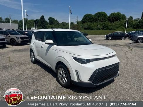 Used 2023 Kia Soul LX w/ Option Group 015 FWD image 7