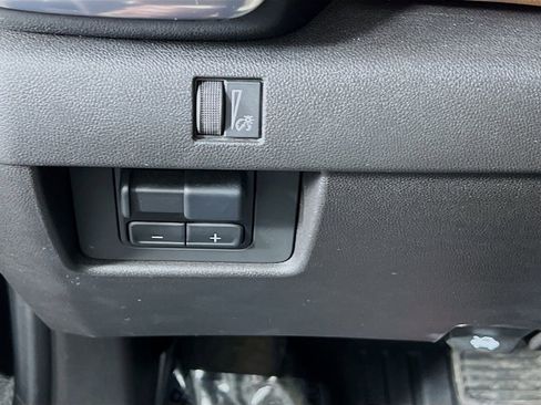 Used 2023 GMC Canyon AT4 w/ AT4 Premium Package image 9