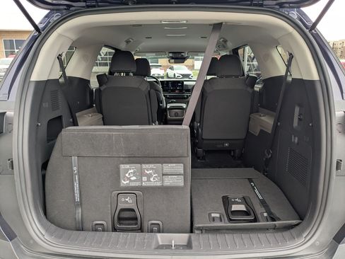 Certified 2025 Kia Carnival LX FWD image 30
