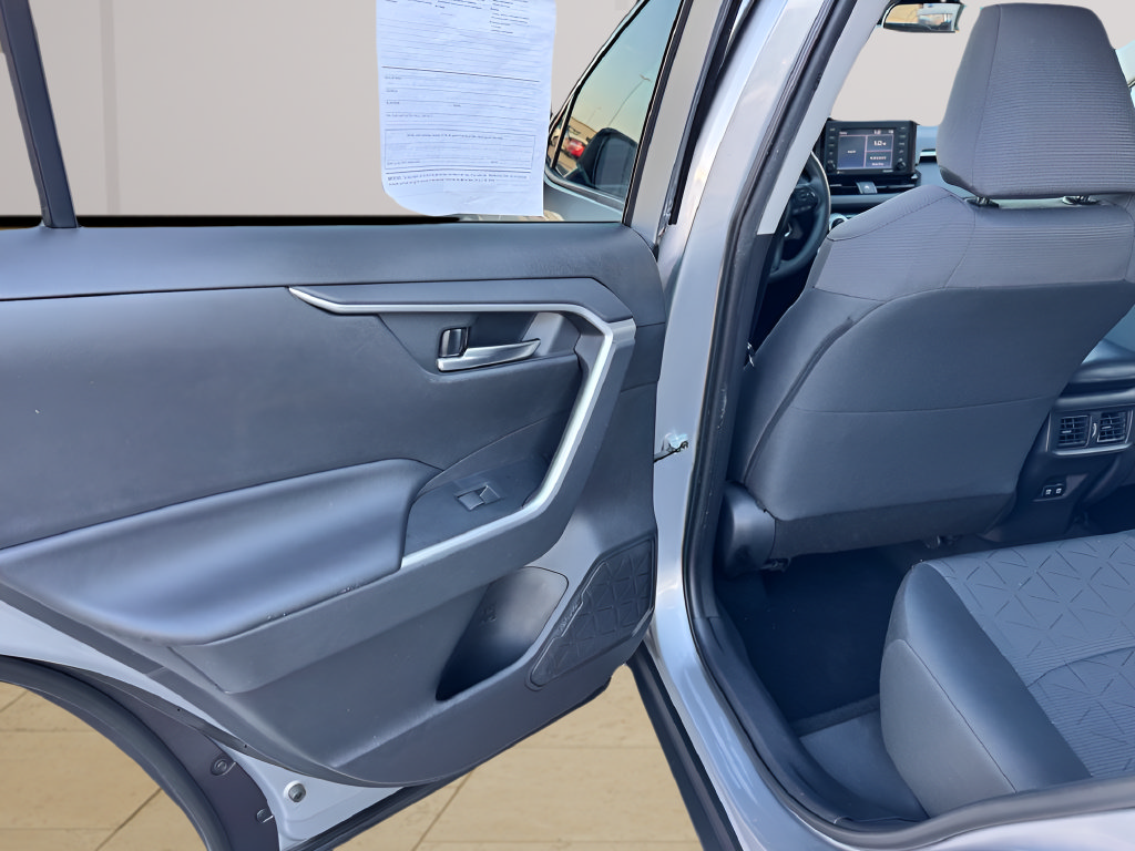 Used 2020 Toyota RAV4 XLE FWD image 29