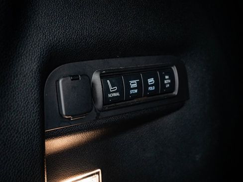 Used 2017 Ford Explorer Platinum image 24