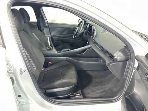Used 2025 Hyundai Elantra Sport image 28