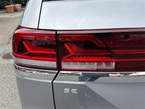 Used 2024 Volkswagen Atlas SE image 35