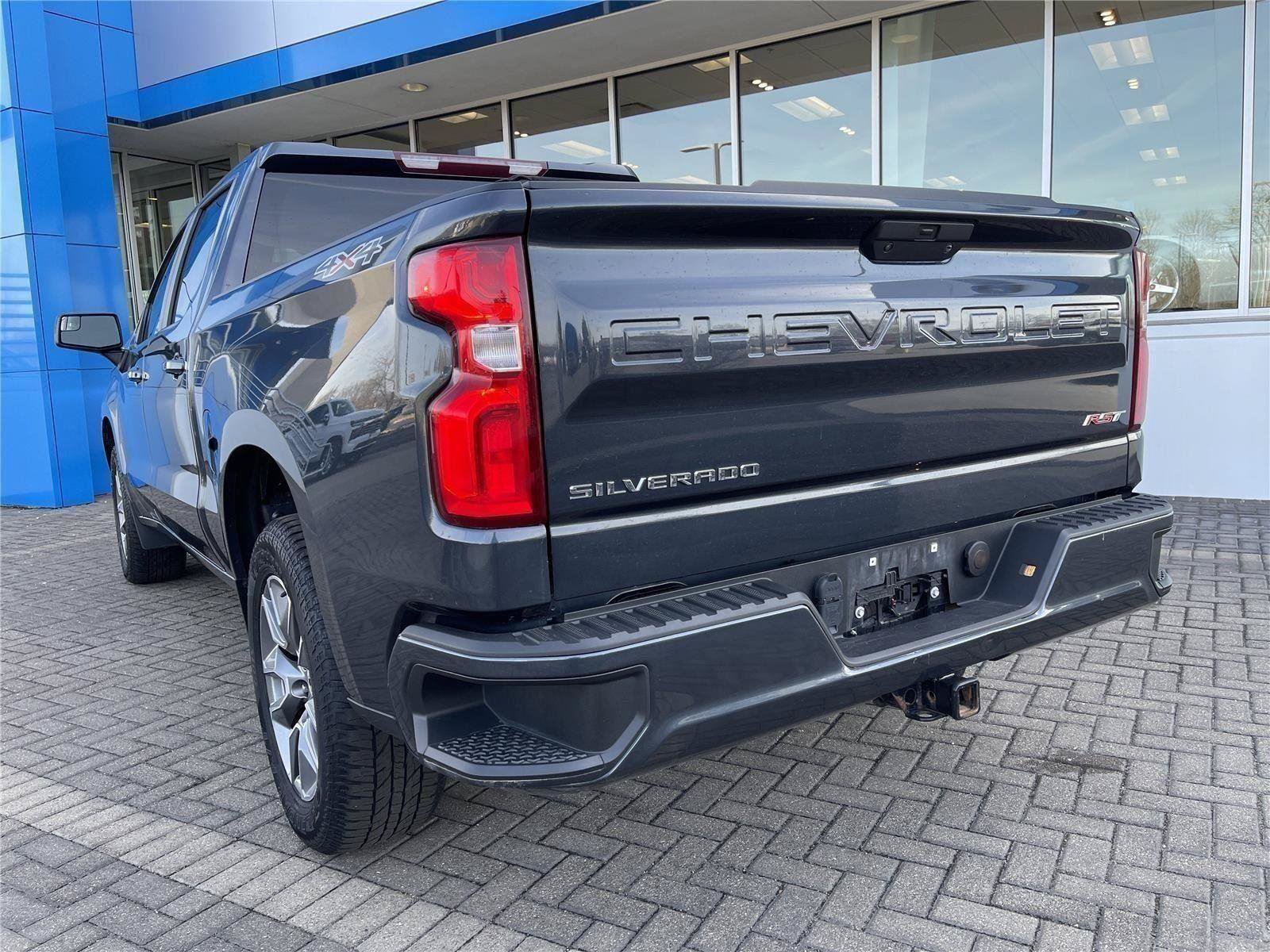 Used 2022 Chevrolet Silverado 1500 RST w/ LPO, Blackout Package AWD/4WD image 3