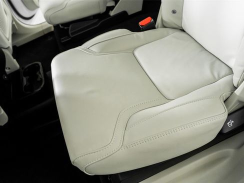 Used 2025 Volvo XC90 B6 Ultra w/ Protection Package Premier image 29