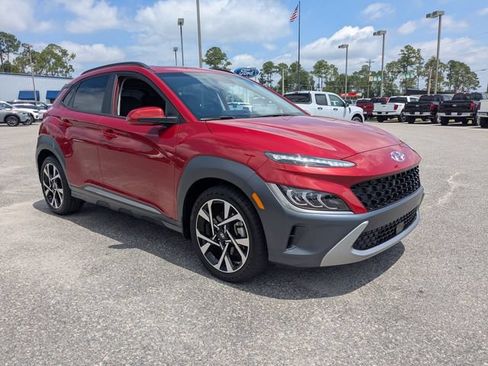 Used 2022 Hyundai Kona Limited w/ Cargo Package FWD image 2