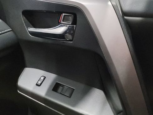 Used 2018 Toyota RAV4 XLE AWD/4WD image 23