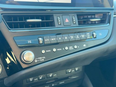 Used 2022 Lexus ES 300h w/ Premium Package image 26