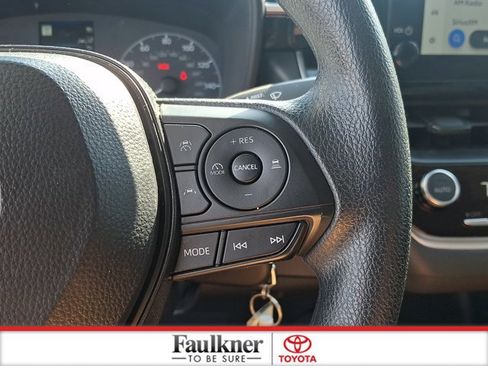 Used 2025 Toyota Corolla LE image 21