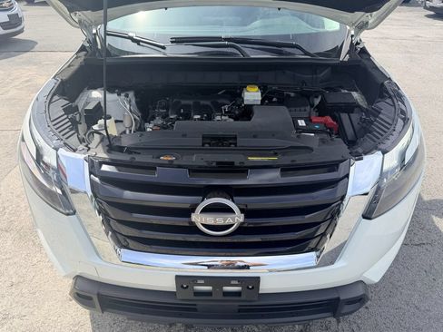 Used 2023 Nissan Pathfinder S AWD/4WD image 11