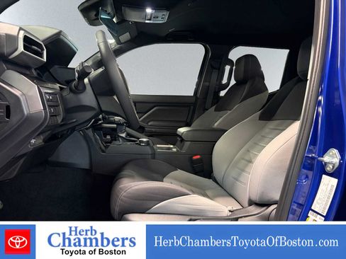 Used 2025 Toyota Tacoma TRD Sport AWD/4WD image 5
