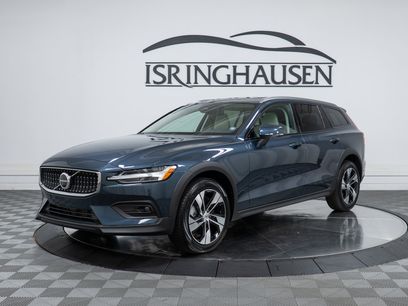 New 2026 Volvo V60 B5 Cross Country Plus w/ Climate Package