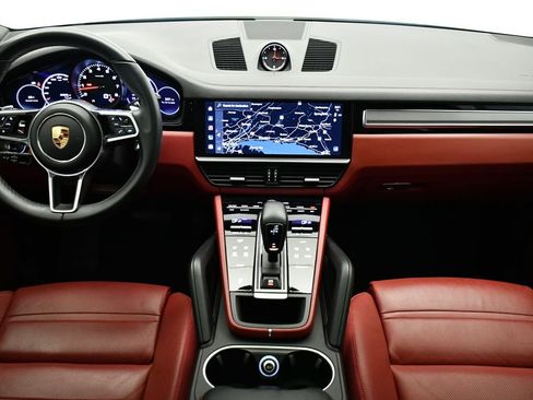 Used 2023 Porsche Cayenne Platinum Edition image 23