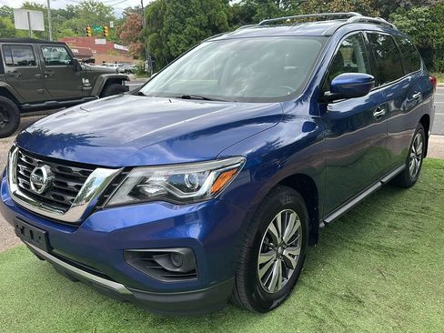Used 2019 Nissan Pathfinder S AWD/4WD image 3