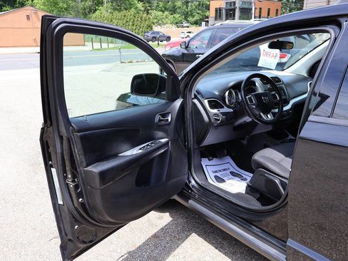 Used 2018 Dodge Journey SXT w/ Blacktop Package AWD/4WD image 11