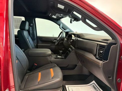 Used 2025 GMC Sierra 1500 AT4 w/ Technology Package AWD/4WD image 38