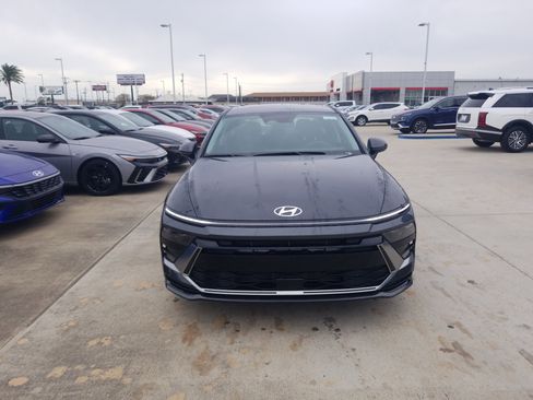 New 2026 Hyundai Sonata SEL FWD image 2