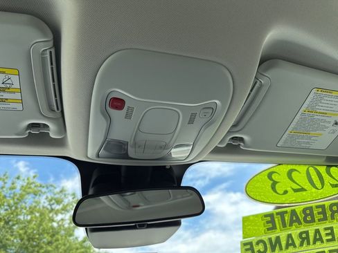 New 2023 Jeep Renegade Latitude image 30