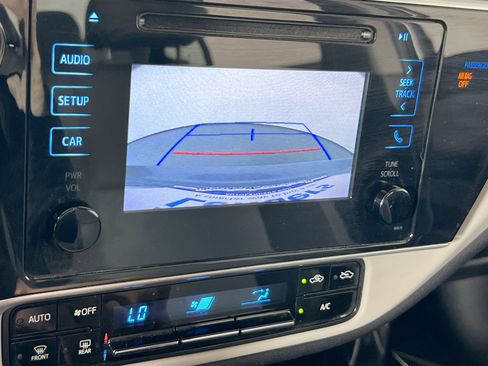 Used 2018 Toyota Corolla LE FWD image 13