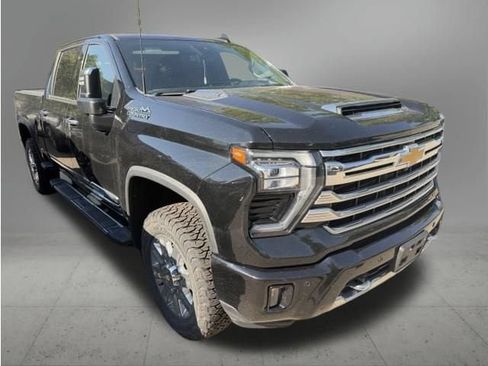 Used 2024 Chevrolet Silverado 2500 High Country w/ High Country Premium Package AWD/4WD image 3