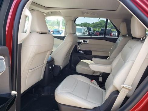 Used 2023 Ford Explorer Platinum w/ Technology Package AWD/4WD image 14