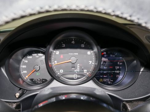 Used 2019 Porsche 718 Cayman RWD image 23