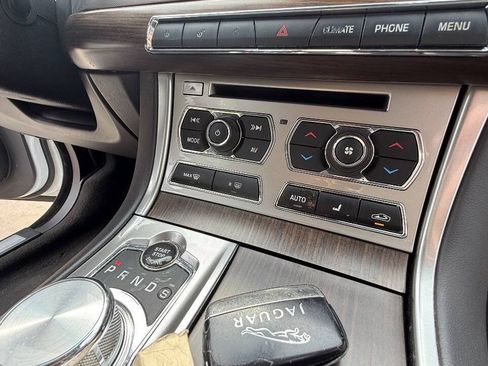 Used 2013 Jaguar XF RWD image 98