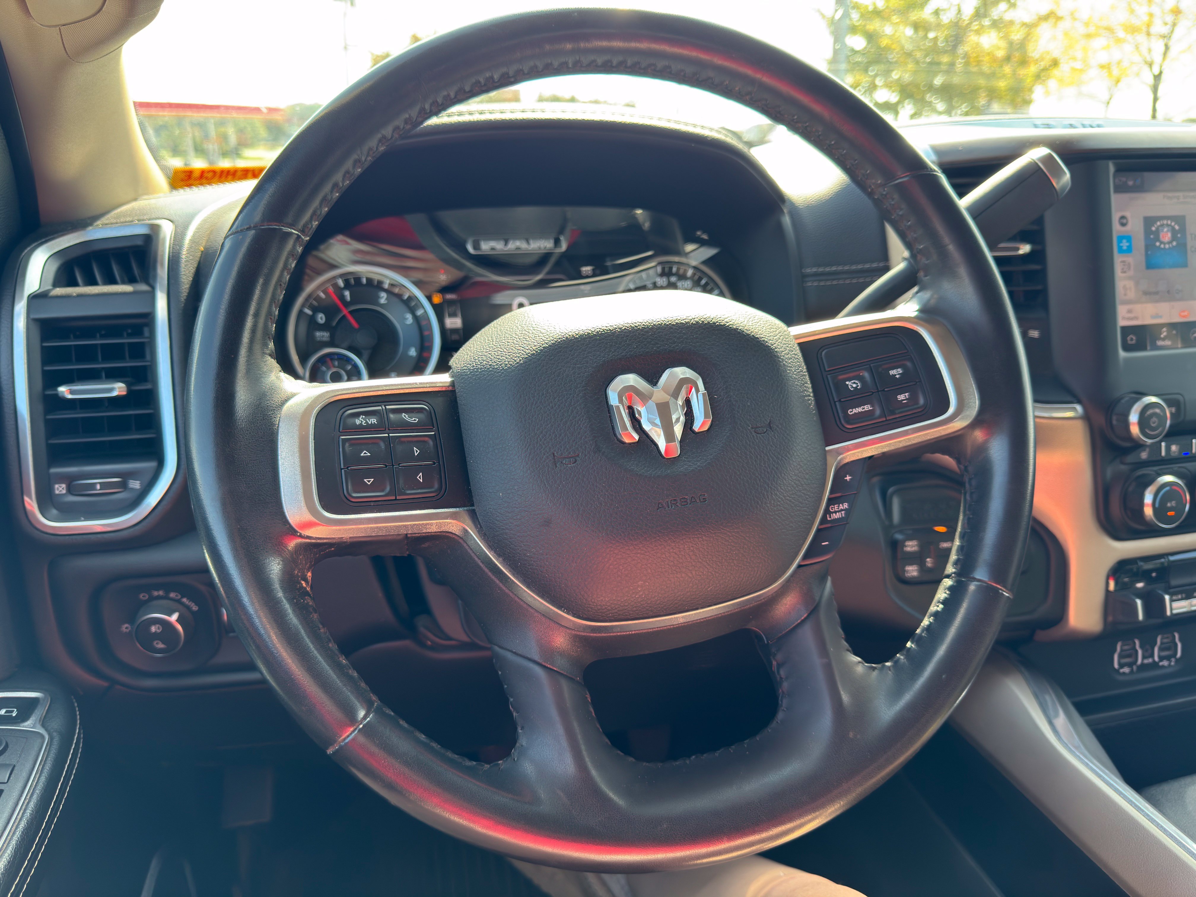 Used 2022 RAM 3500 Laramie AWD/4WD image 9