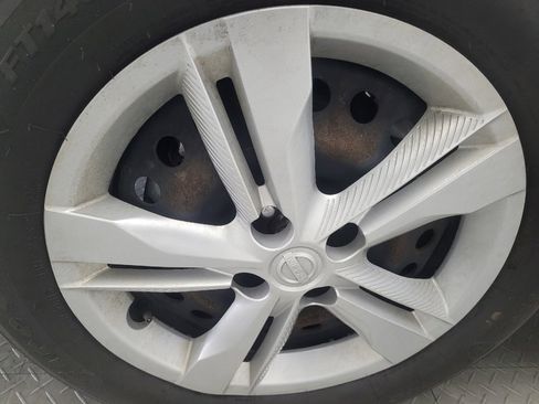 Used 2022 Nissan Kicks S image 31