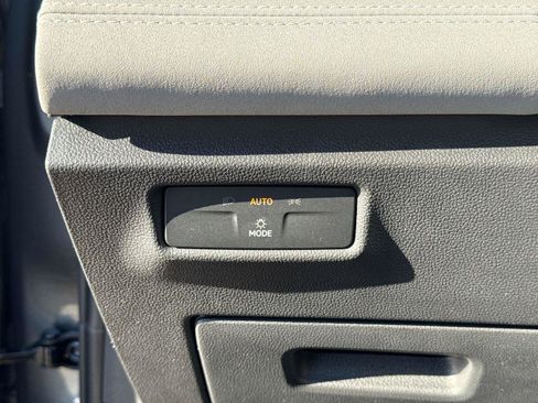 New 2026 Volkswagen Tiguan SE image 30