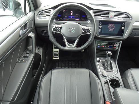 Used 2022 Volkswagen Tiguan SE R-Line AWD/4WD image 10