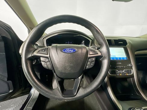 Used 2020 Ford Fusion SE image 17