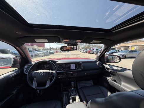 Used 2022 Toyota Tacoma TRD Off-Road w/ TRD Premium Off Road Package image 20