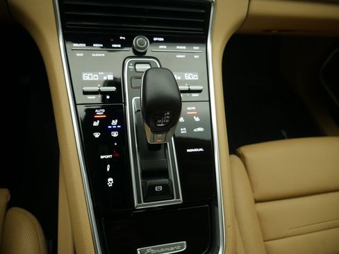 Certified 2023 Porsche Panamera 4 Platinum Edition AWD/4WD image 34