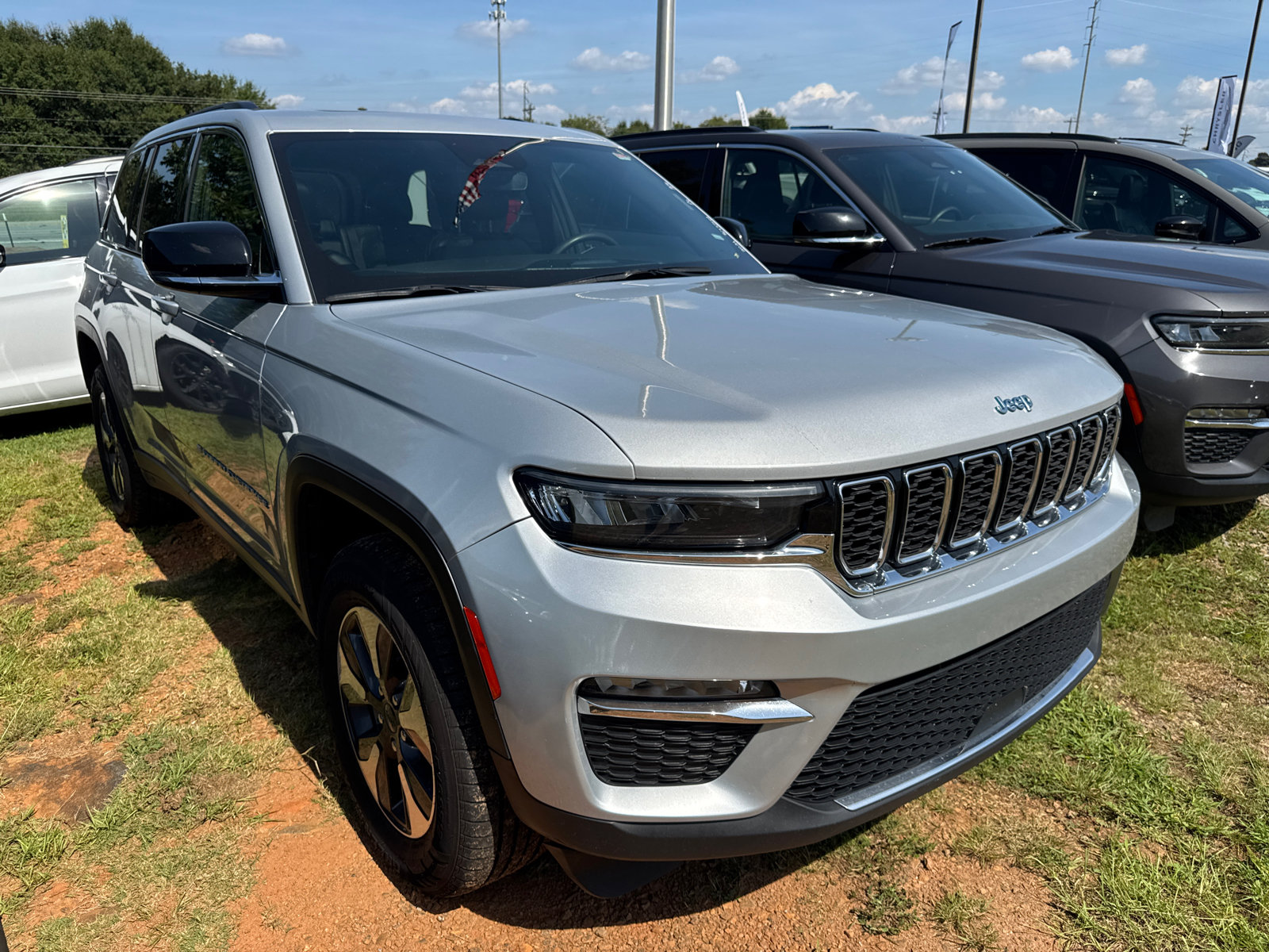 Used 2024 Jeep Grand Cherokee Limited 4xe AWD/4WD image 3