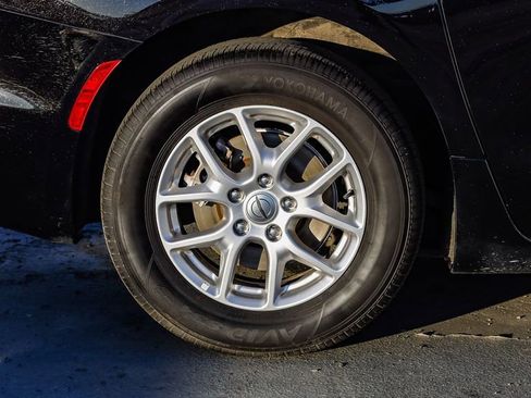 Certified 2024 Chrysler Pacifica Touring-L image 12