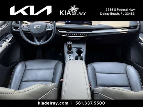 Used 2024 Cadillac XT4 Luxury w/ Cold Weather Package FWD image 12