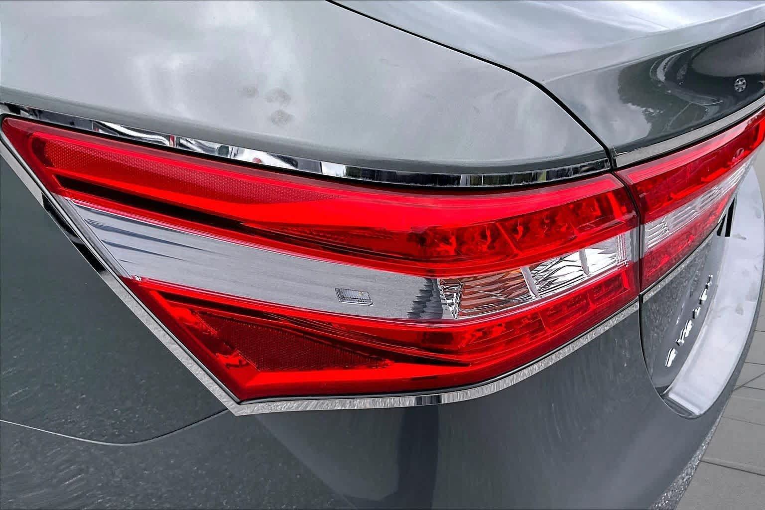 Used 2014 Toyota Avalon Limited FWD image 29
