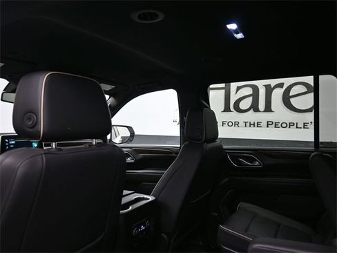 Used 2023 Chevrolet Suburban Premier image 25