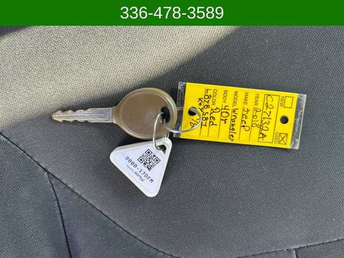 Used 2018 Jeep Wrangler Unlimited Sport w/ Connectivity Group AWD/4WD image 27