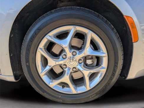 Used 2018 Chrysler Pacifica Limited image 41