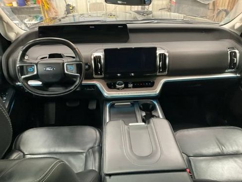 Used 2025 Ford Expedition Max Platinum AWD/4WD image 7