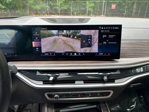 Used 2024 BMW X7 xDrive40i AWD/4WD image 19