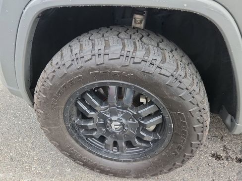 Used 2019 Jeep Grand Cherokee Altitude AWD/4WD image 19