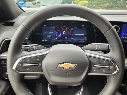 New 2025 Chevrolet Suburban Premier image 27