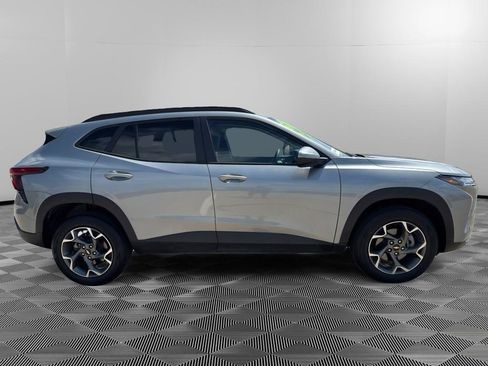 Used 2025 Chevrolet Trax LT FWD image 5