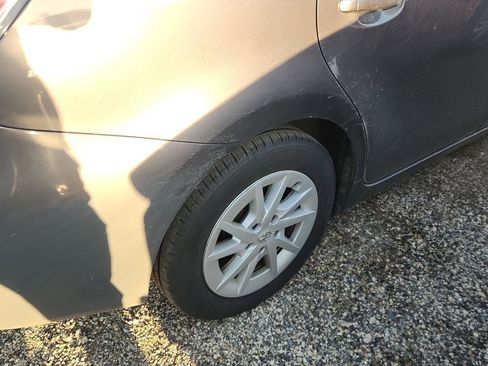 Used 2014 Toyota Prius V Three image 3