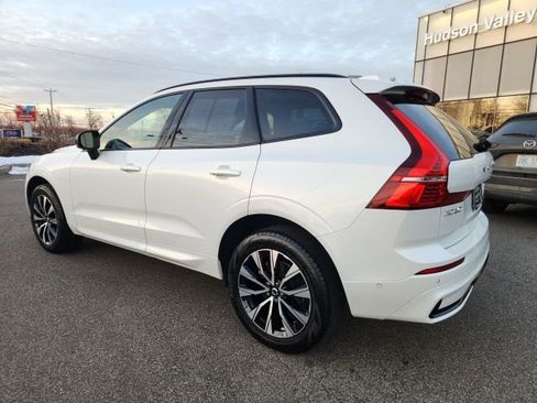 Certified 2025 Volvo XC60 B5 Plus image 2